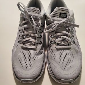 NIKE RUNNING SHOES 10 1/2